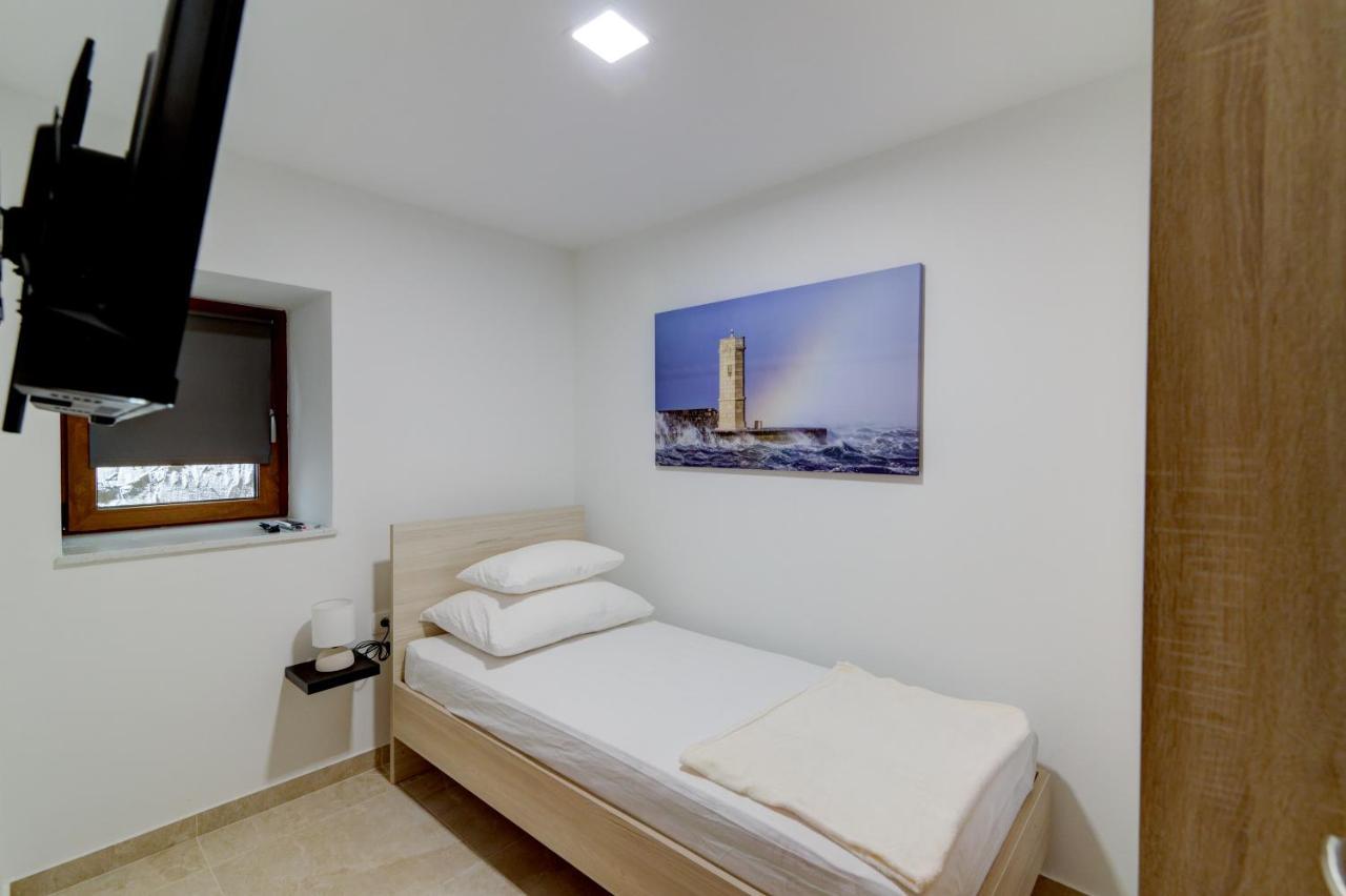 Rote Zora Apartment Senj  Ngoại thất bức ảnh