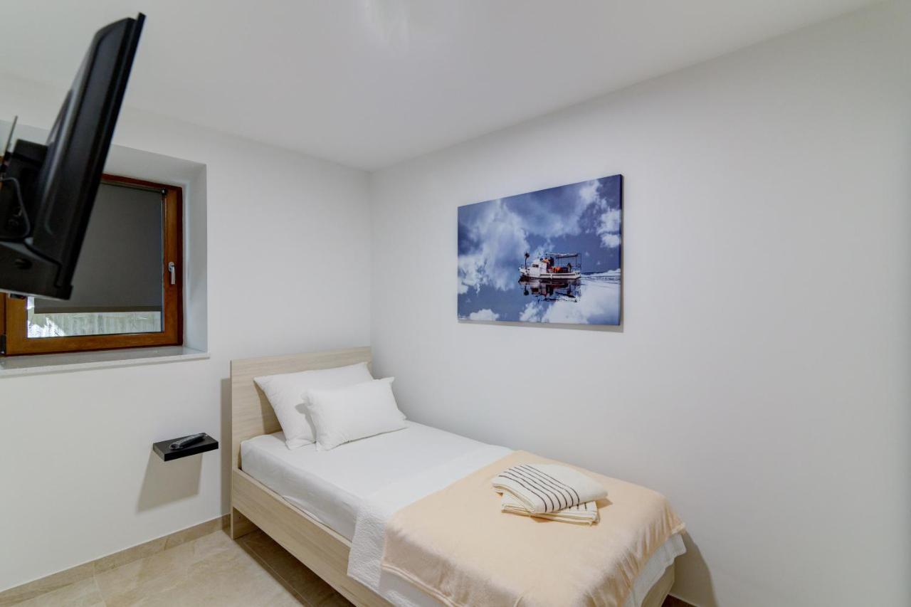 Rote Zora Apartment Senj  Ngoại thất bức ảnh