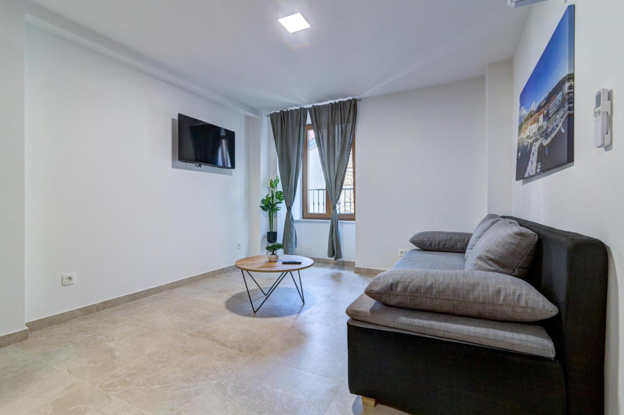 Rote Zora Apartment Senj  Ngoại thất bức ảnh